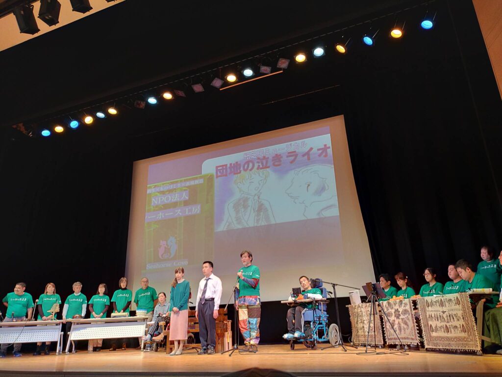 表現の市場 ホールでの芝居公演